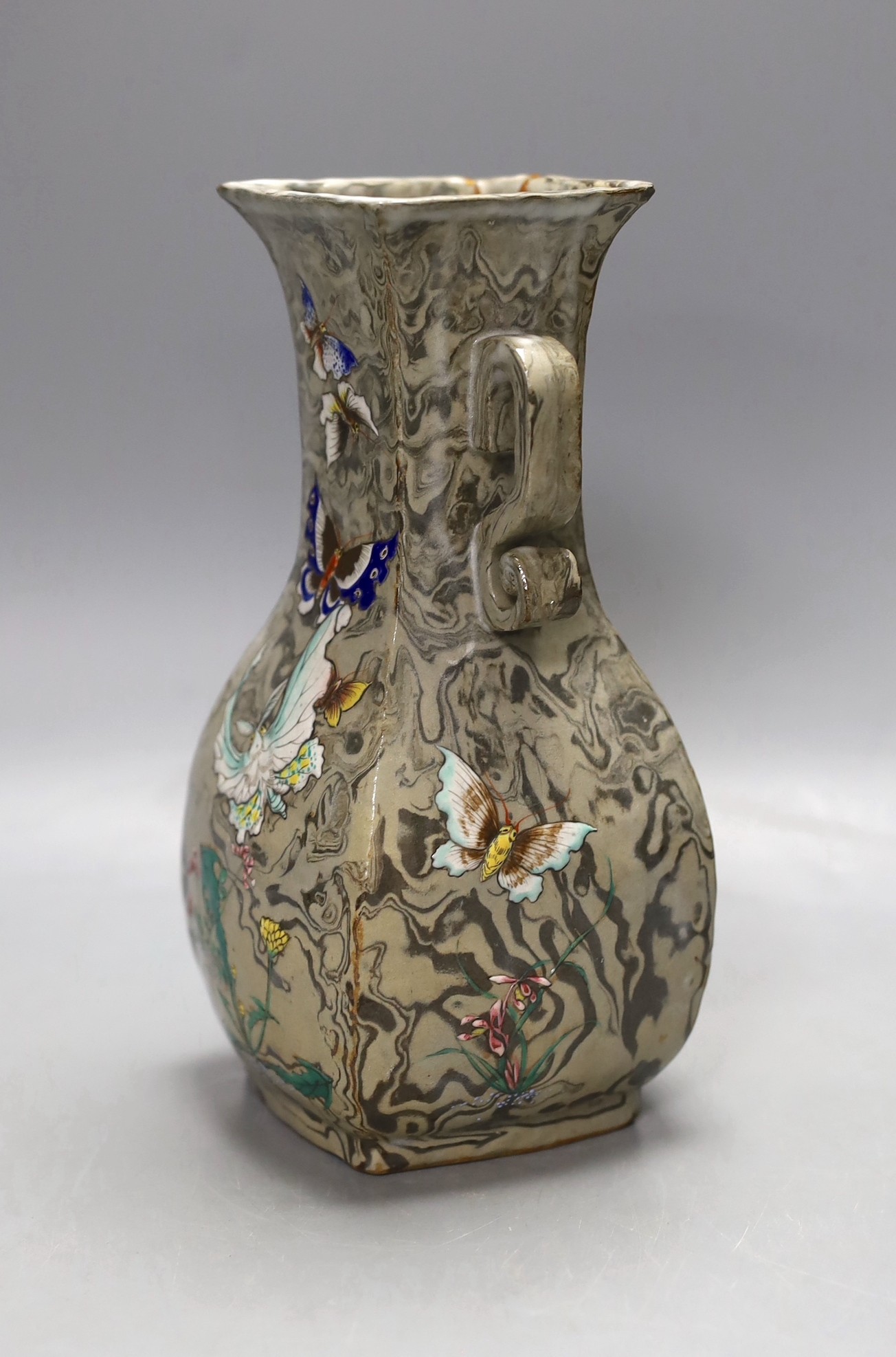 A Chinese enamelled marbled pottery vase, 19th century, 20cm